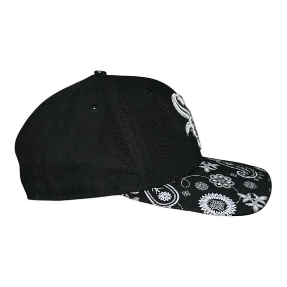 New Era Other - New Era 59FIFTY cap w/ white Chicago White Sox & paisley pattern